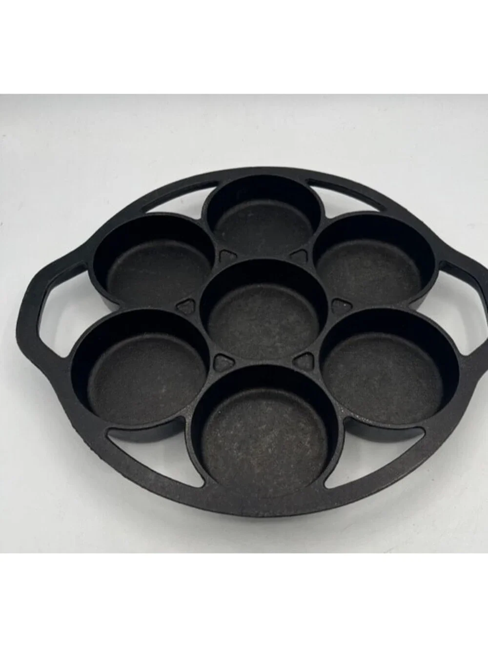 Cracker Barrel Old Country Store Cast Iron Biscuit Cake Pan By Cast Iron NWOT